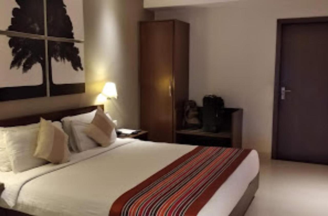 Orbit Hotel - Bagdogra Extérieur photo