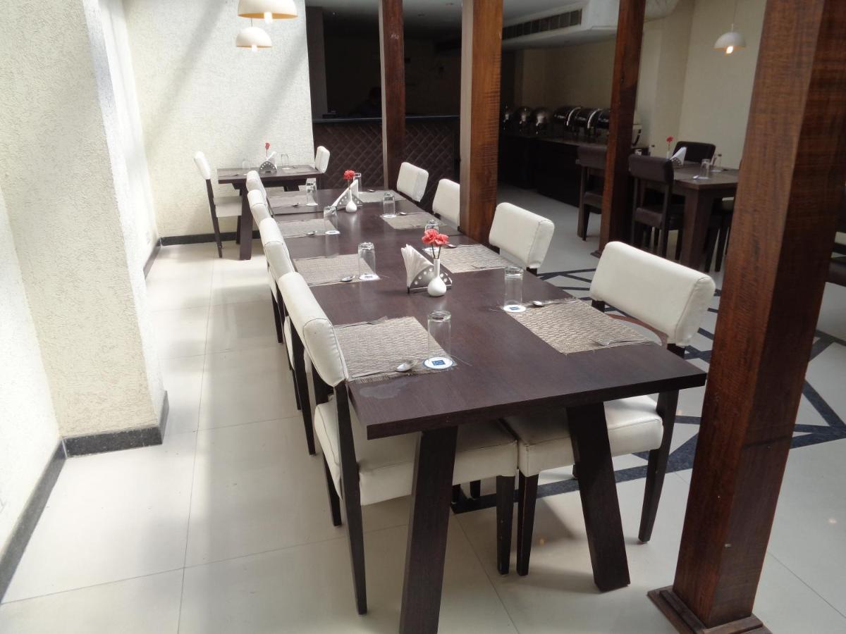 Orbit Hotel - Bagdogra Extérieur photo