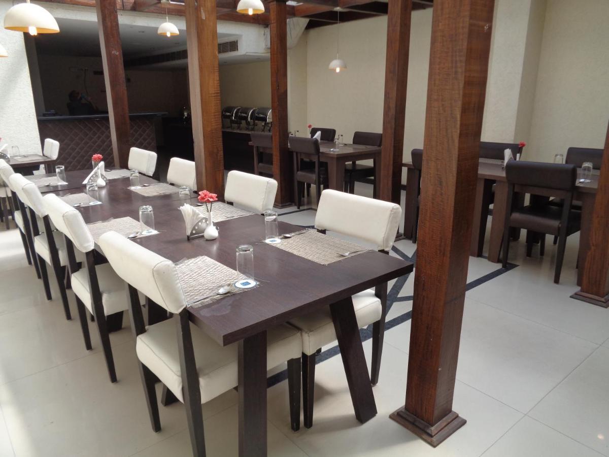 Orbit Hotel - Bagdogra Extérieur photo