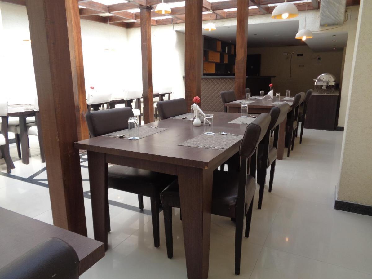 Orbit Hotel - Bagdogra Extérieur photo
